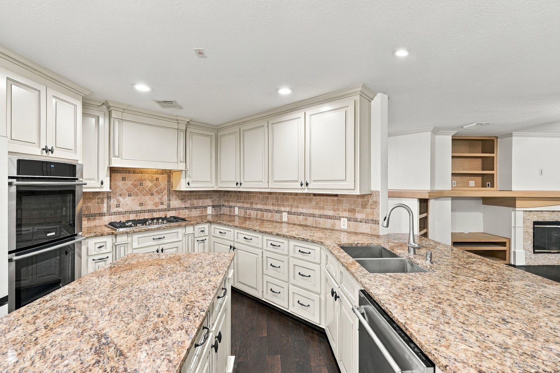 202 W Greywing Circle, The Woodlands, TX 77382 202 W Greywing Circle, The Woodlands, TX 77382