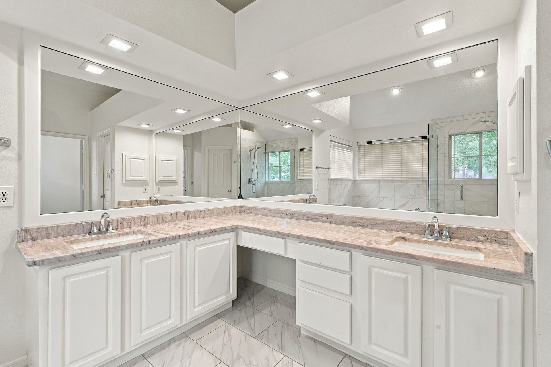 202 W Greywing Circle, The Woodlands, TX 77382 202 W Greywing Circle, The Woodlands, TX 77382