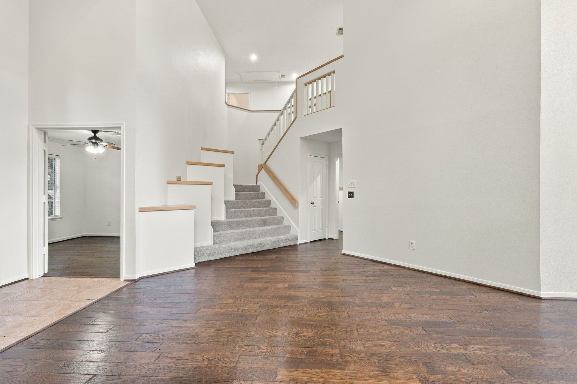 202 W Greywing Circle, The Woodlands, TX 77382 202 W Greywing Circle, The Woodlands, TX 77382