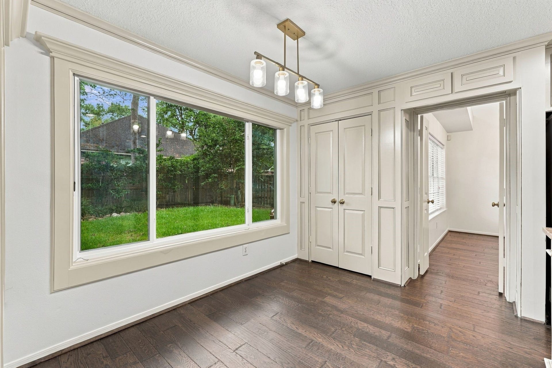 202 W Greywing Circle, The Woodlands, TX 77382 202 W Greywing Circle, The Woodlands, TX 77382