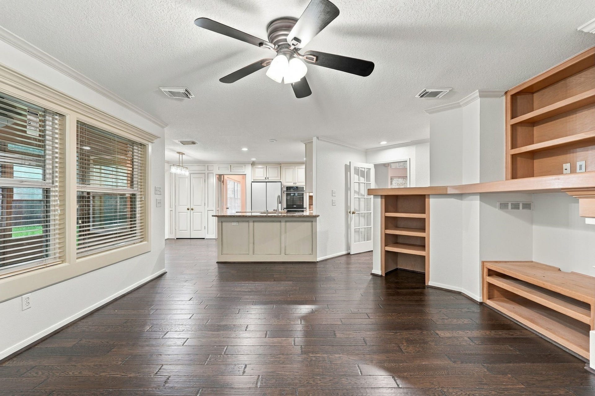 202 W Greywing Circle, The Woodlands, TX 77382 Enjoy open concept from kitchen to den