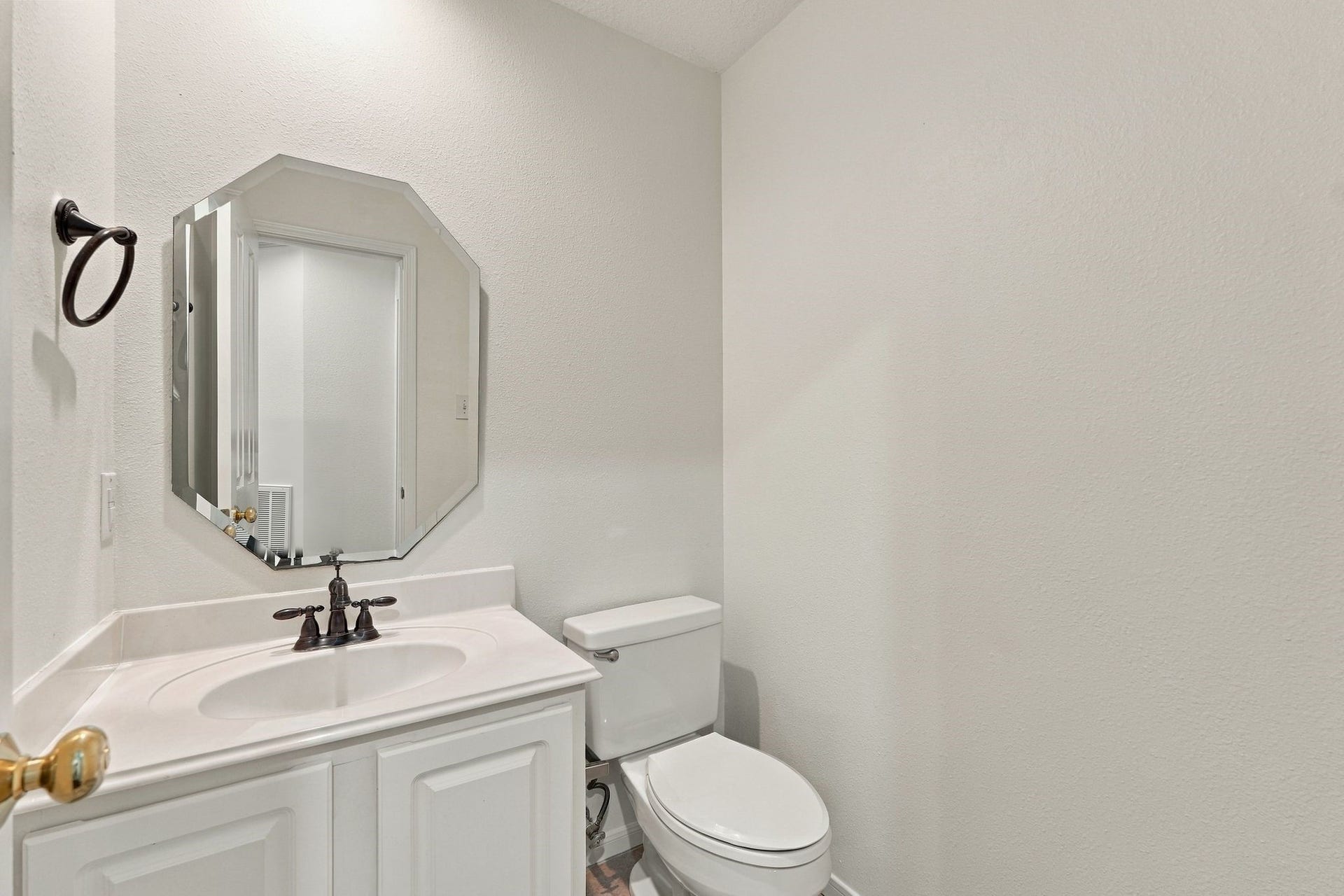 202 W Greywing Circle, The Woodlands, TX 77382 202 W Greywing Circle, The Woodlands, TX 77382