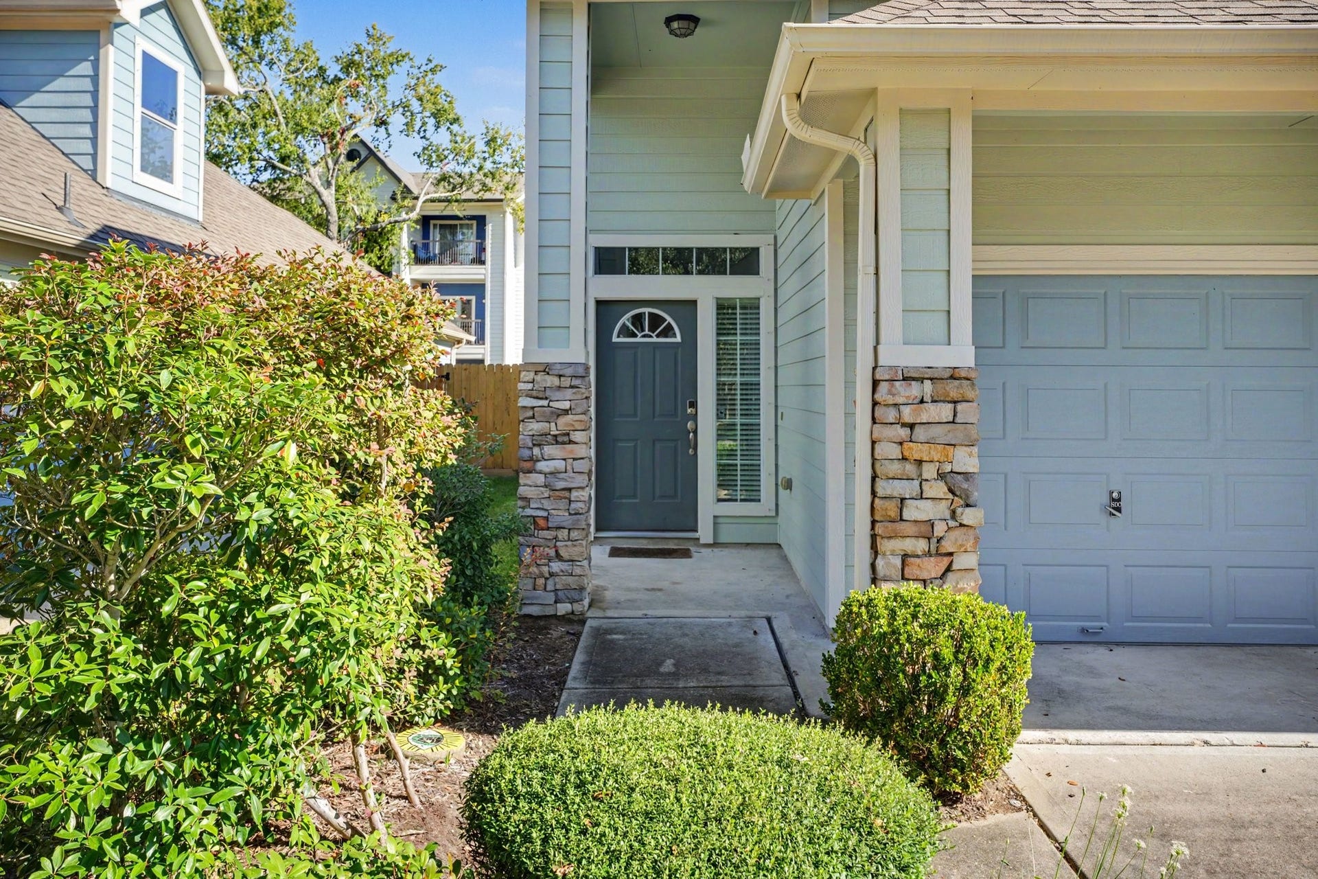 2804 Sand Dune Drive, Seabrook, TX 77586 Porch area