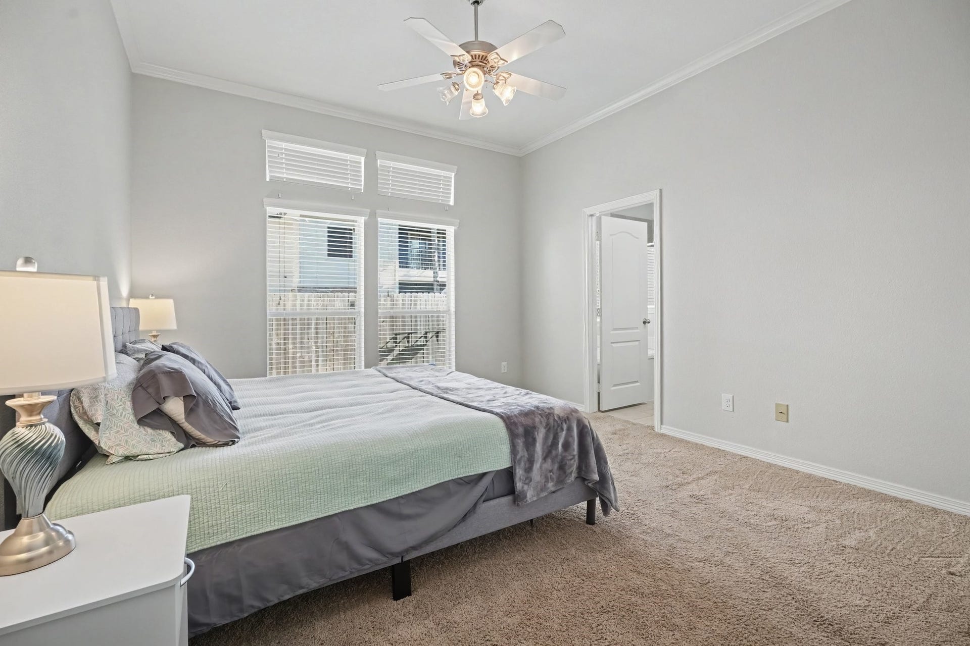 2804 Sand Dune Drive, Seabrook, TX 77586 Lots of natural light!