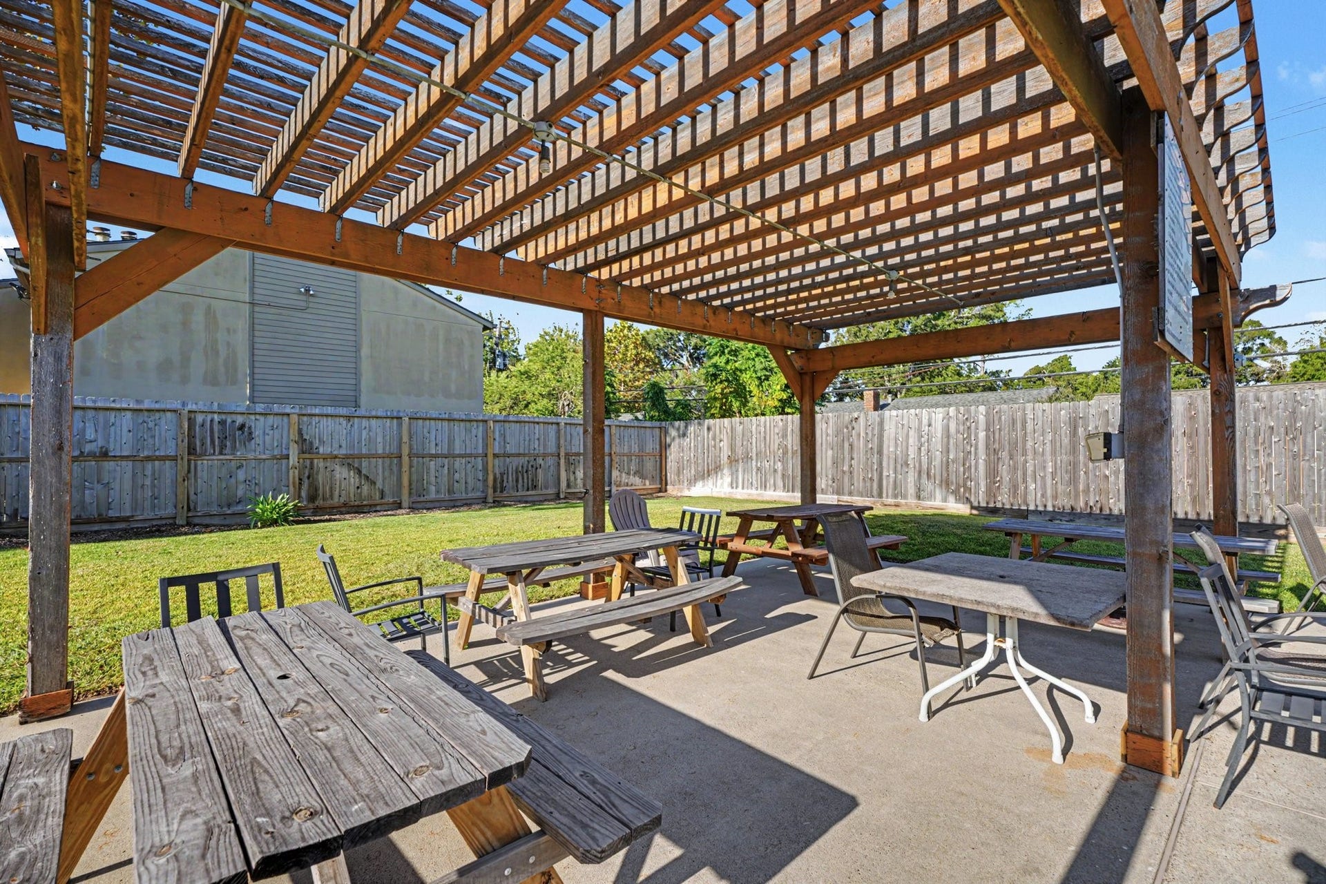 2804 Sand Dune Drive, Seabrook, TX 77586 Picnic area near the pool