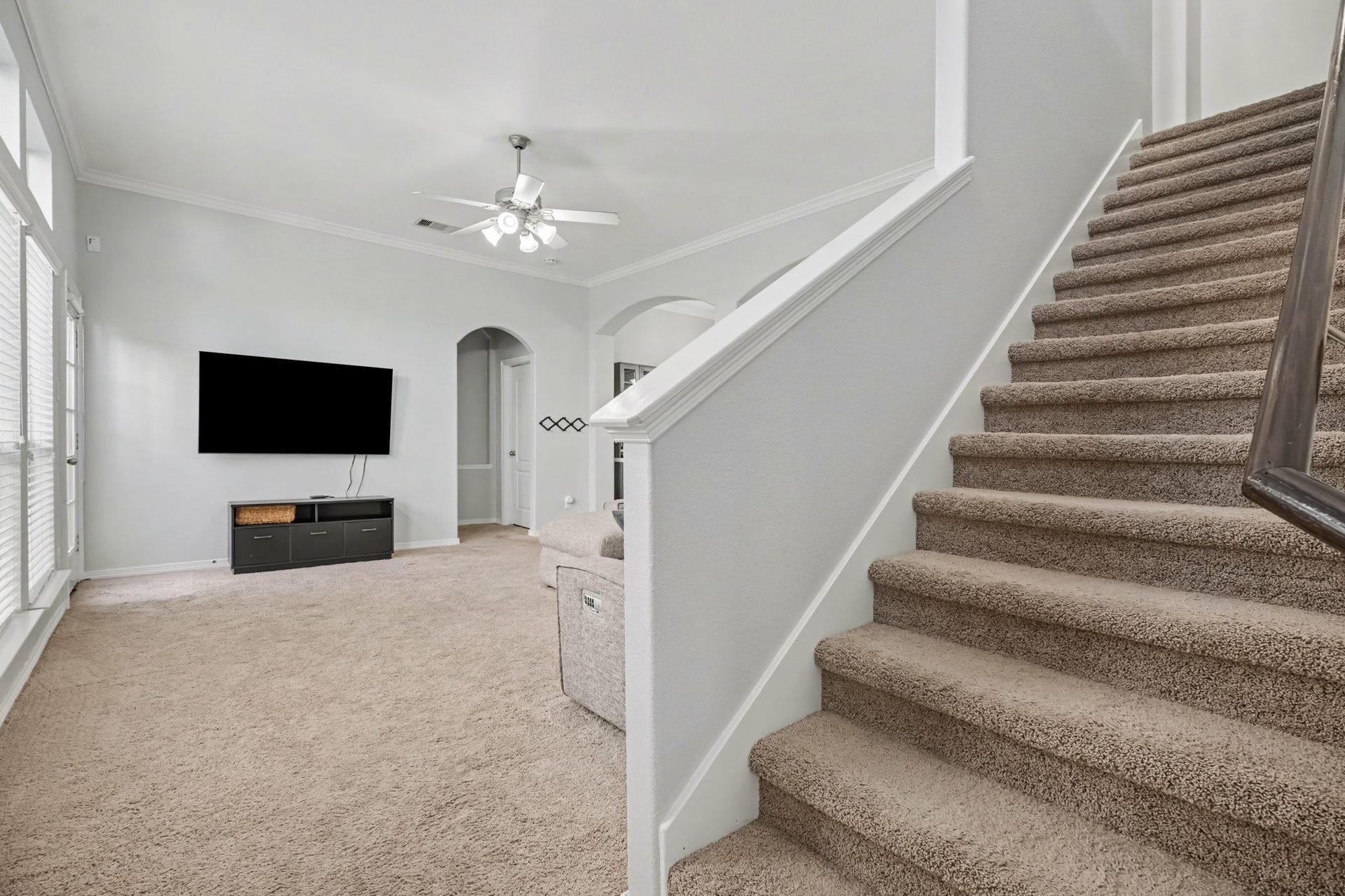 2804 Sand Dune Drive, Seabrook, TX 77586 Entry leading into the living area and upstairs.