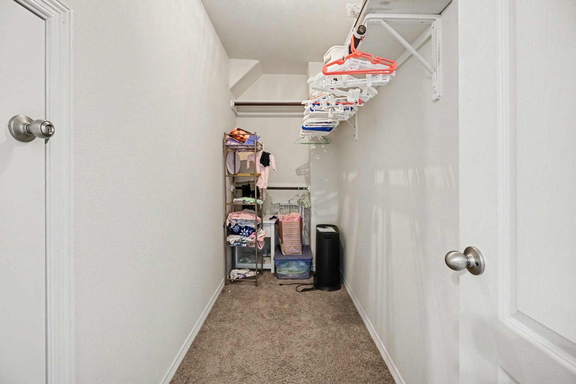 2804 Sand Dune Drive, Seabrook, TX 77586 Giant walk in closet.
