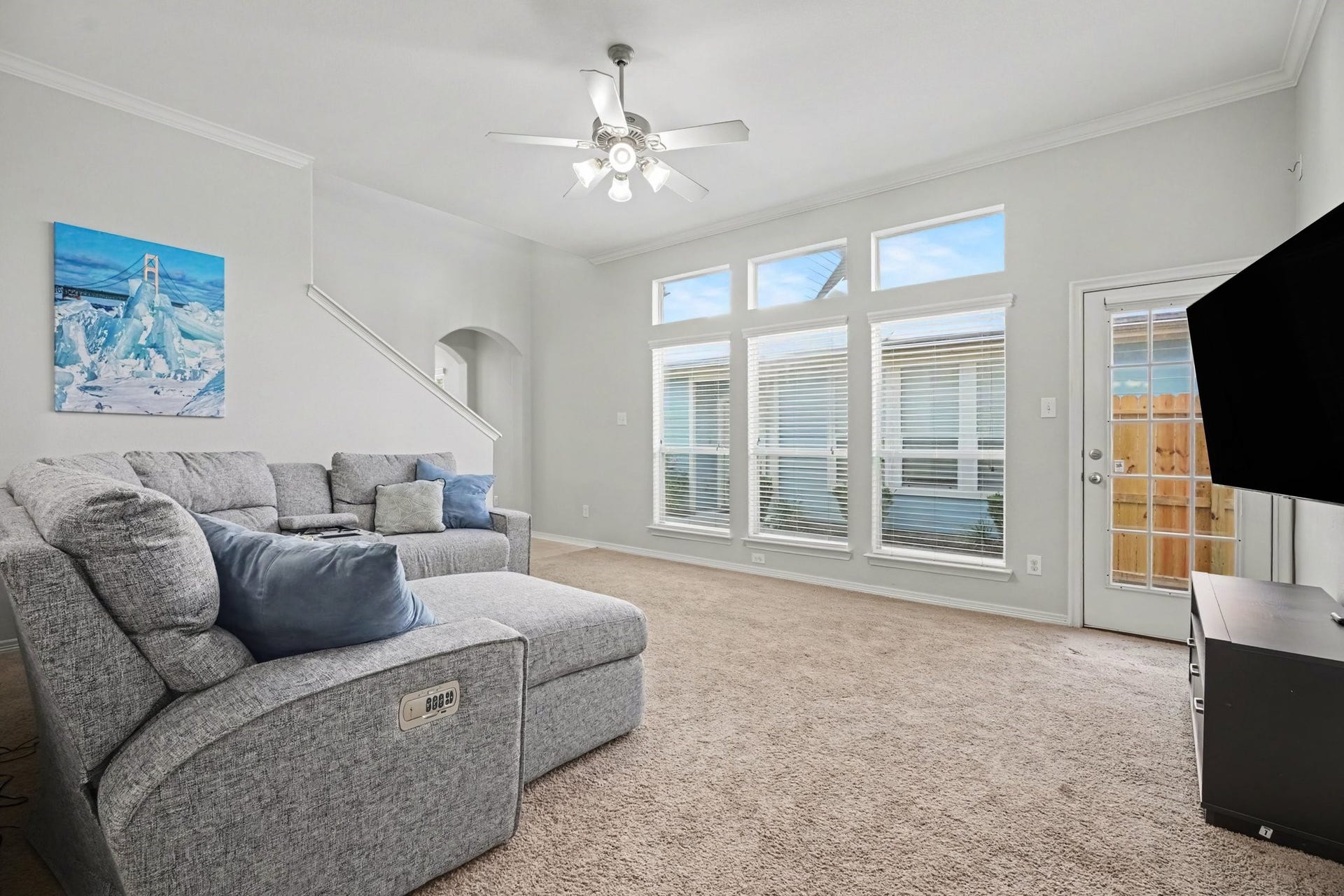 2804 Sand Dune Drive, Seabrook, TX 77586 Living room