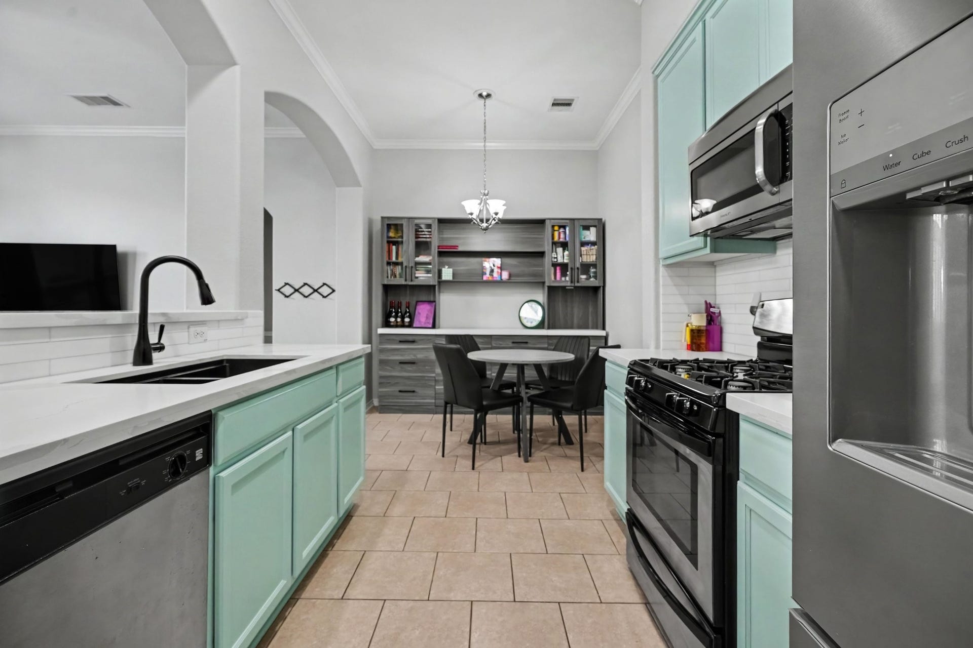 2804 Sand Dune Drive, Seabrook, TX 77586 Kitchen