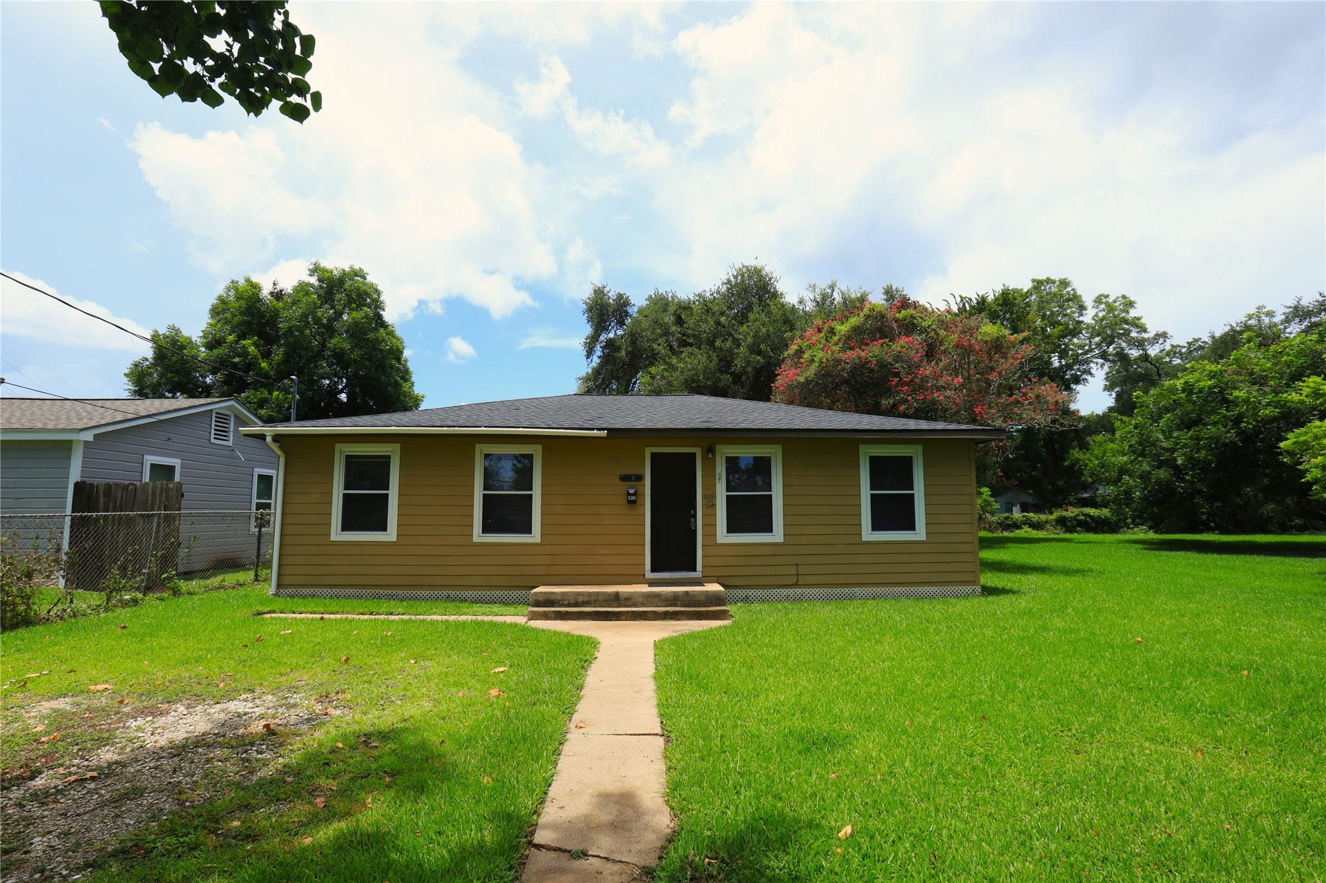 520 Mckee Street, Clute, TX 77531 Front