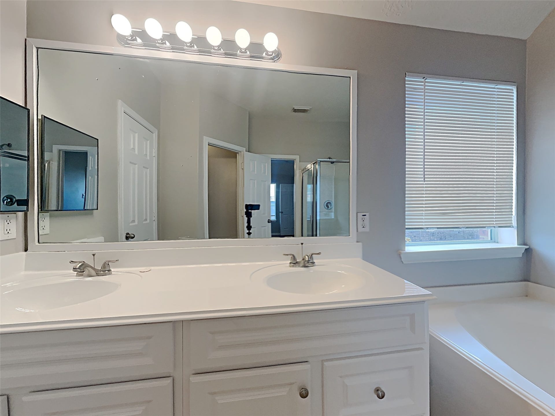 9010 York Hollow Lane, Houston, TX 77044 9010 York Hollow Lane, Houston, TX 77044