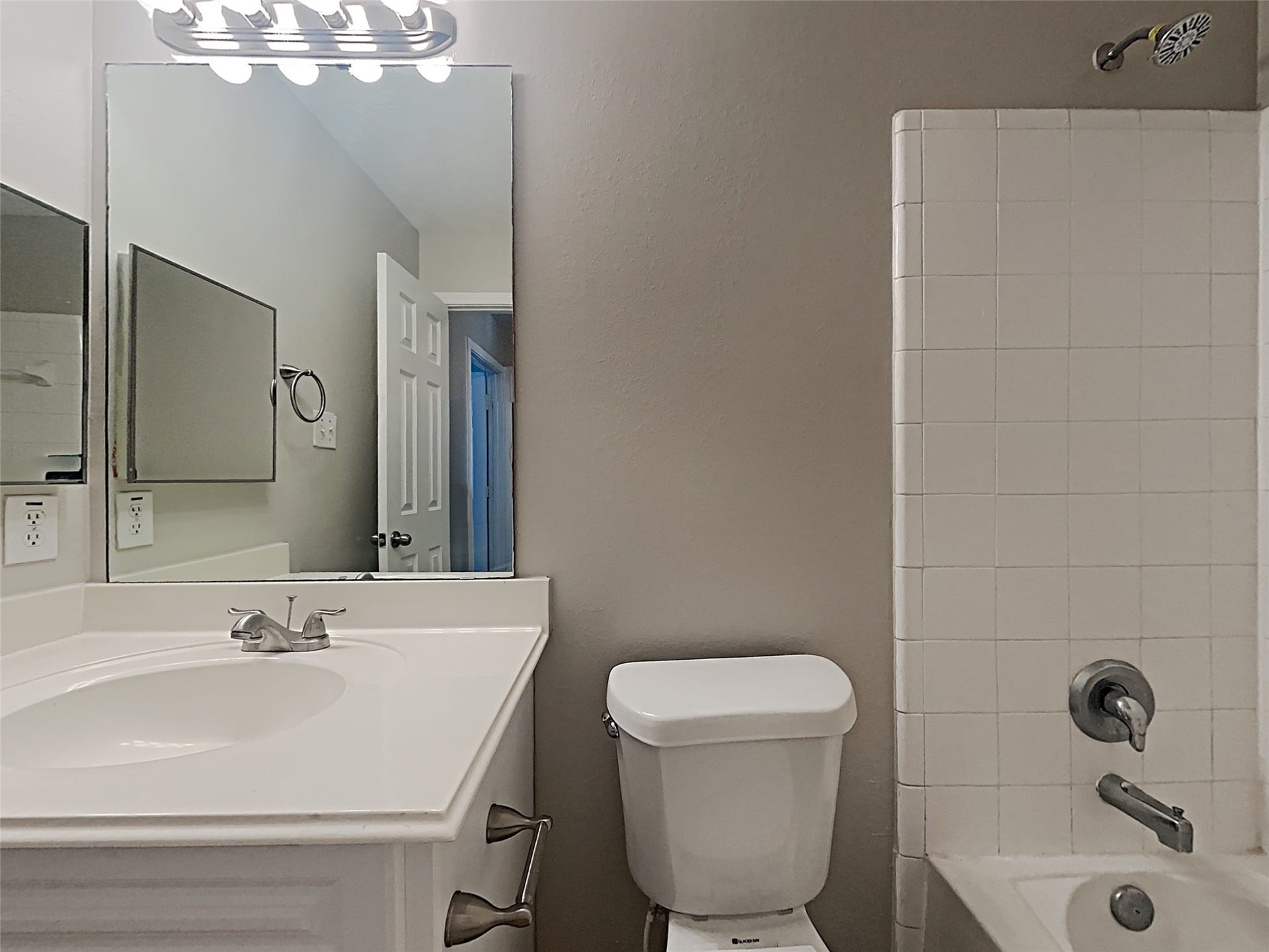 9010 York Hollow Lane, Houston, TX 77044 9010 York Hollow Lane, Houston, TX 77044