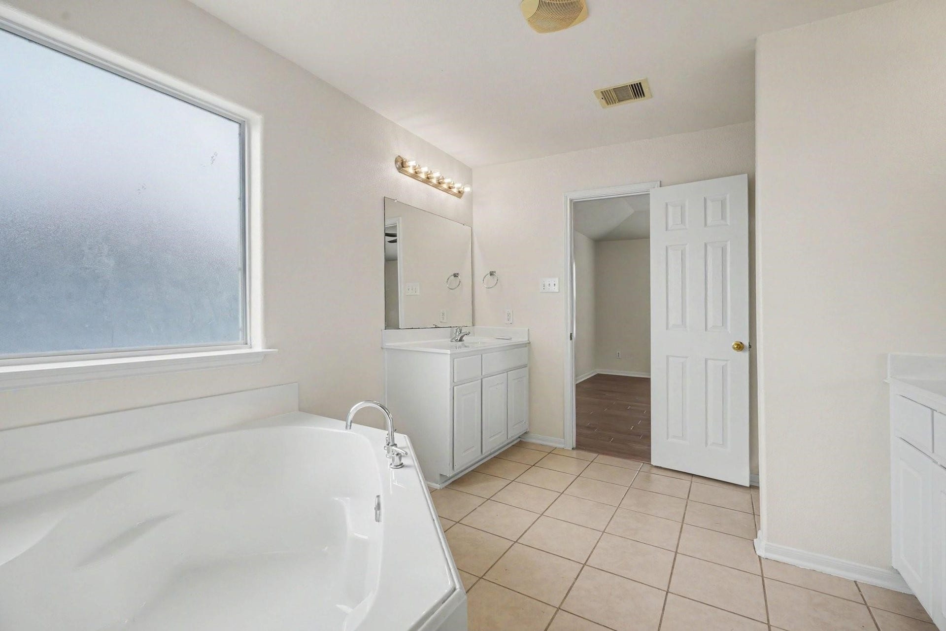 2622 Tarpon Drive, Texas City, TX 77591 Primary Bathroom