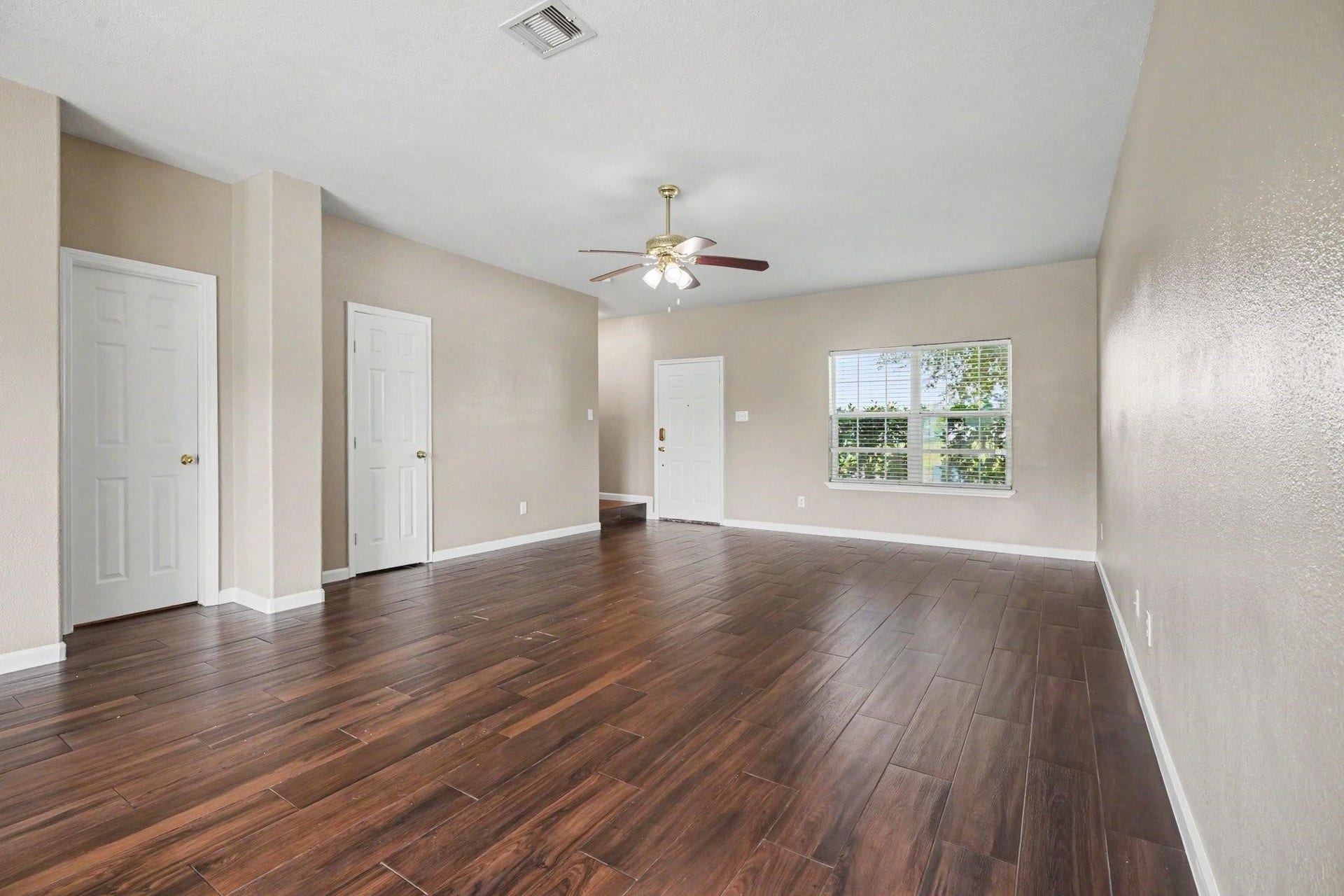 2622 Tarpon Drive, Texas City, TX 77591 Living area view from breakfast area