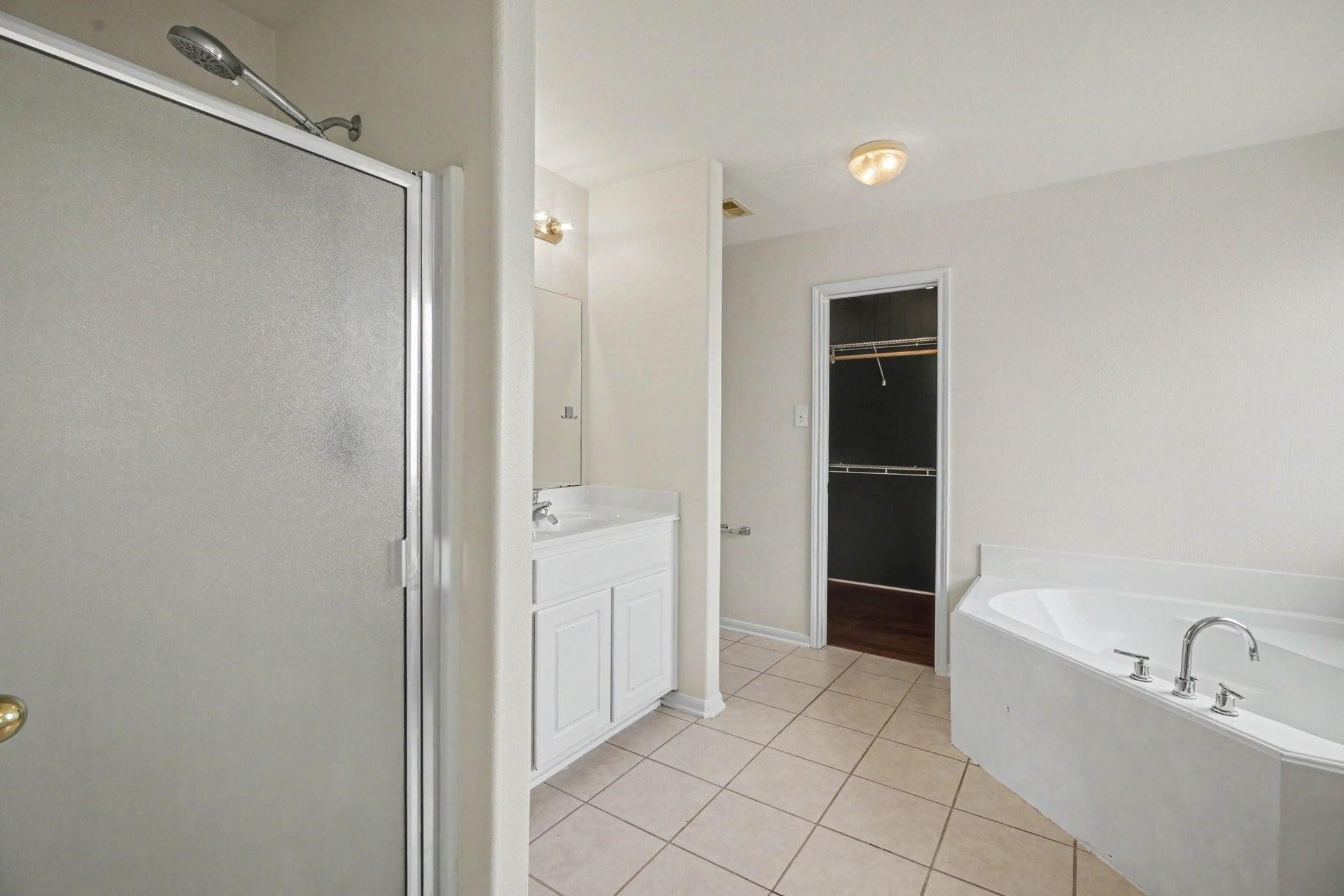 2622 Tarpon Drive, Texas City, TX 77591 Primary Bathroom