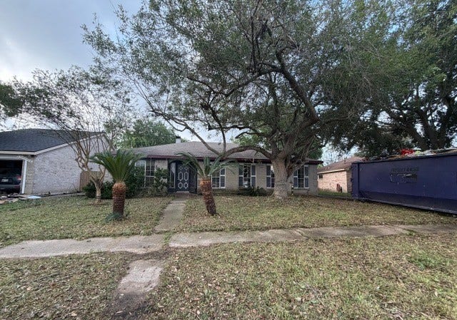 Property photo for 829 Willow Creek Drive, La Porte, TX