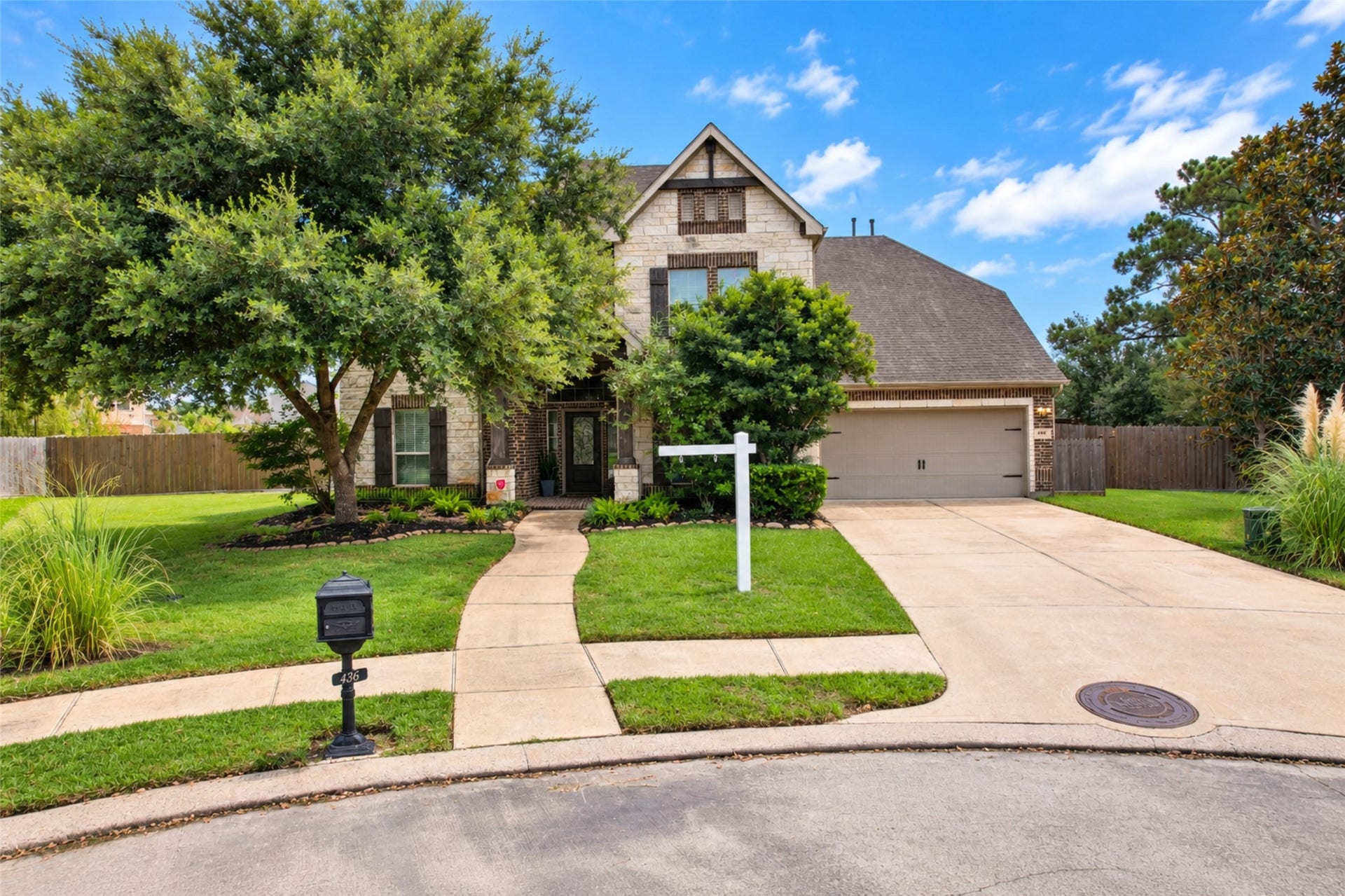 436 Old Orchard Court, Dickinson, TX 77539 Front of the home from the cul-de-sac