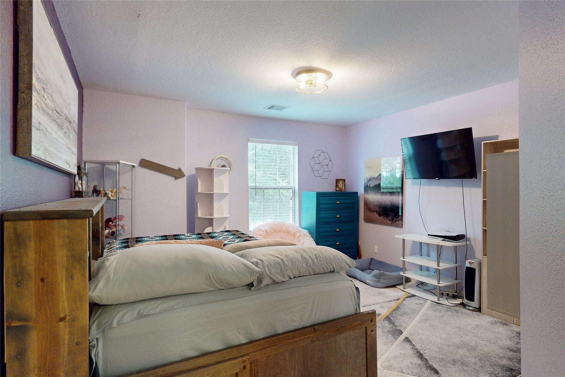 436 Old Orchard Court, Dickinson, TX 77539 Secondary bedroom with natural light