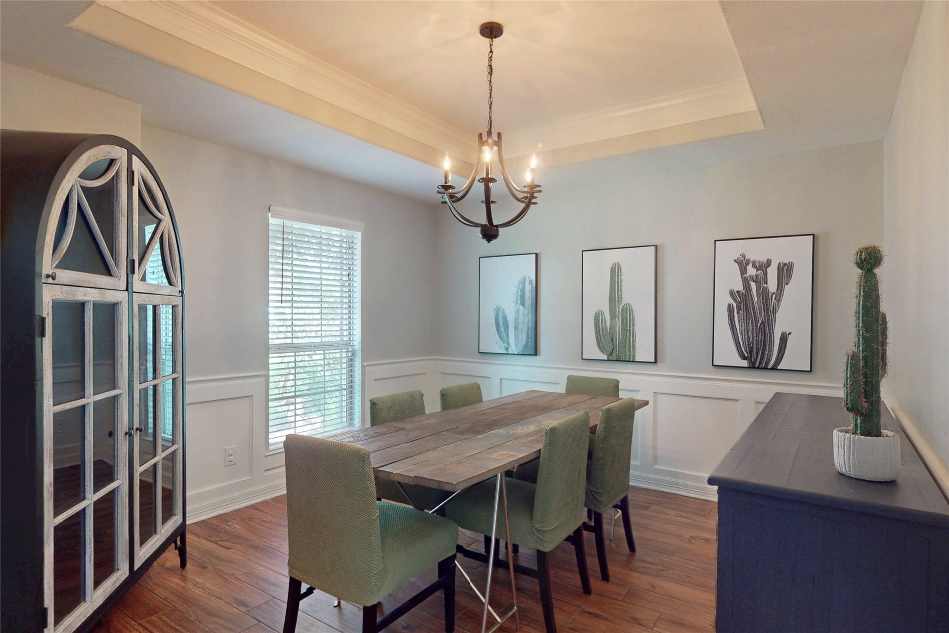436 Old Orchard Court, Dickinson, TX 77539 Formal dining with tray ceiling, chandelier and wainscoting