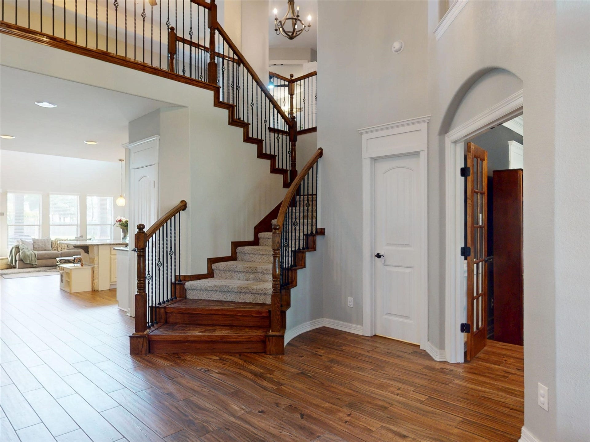 436 Old Orchard Court, Dickinson, TX 77539 Two-story entry with wood stairs and iron balusters