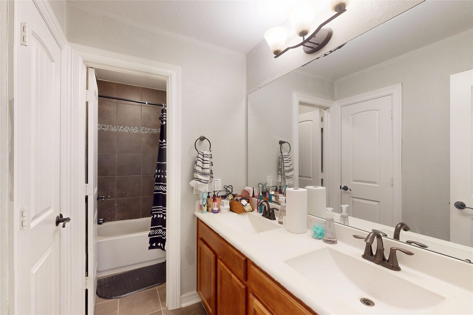 436 Old Orchard Court, Dickinson, TX 77539 Secondary bath with double vanity and tub-shower