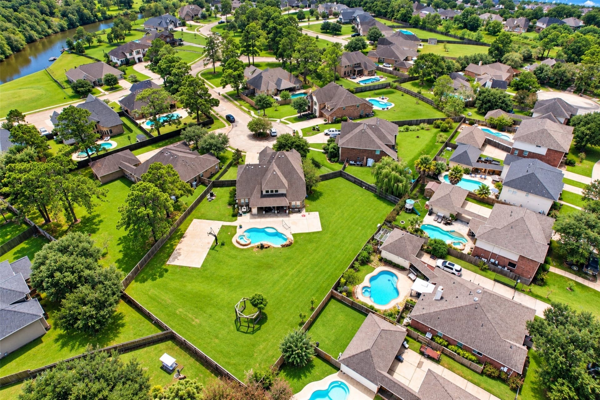 436 Old Orchard Court, Dickinson, TX 77539 Oversize back yard, pool, pickleball/basketball
