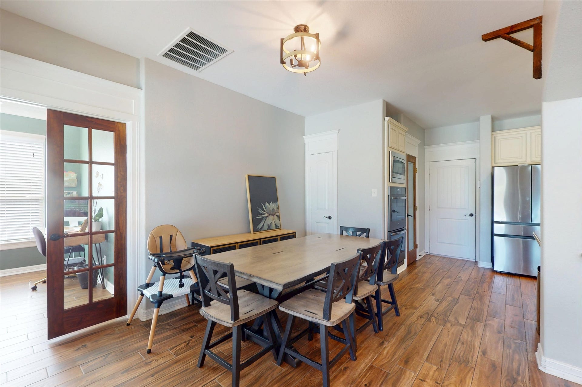 436 Old Orchard Court, Dickinson, TX 77539 Breakfast area off the kitchen with door to the back yard