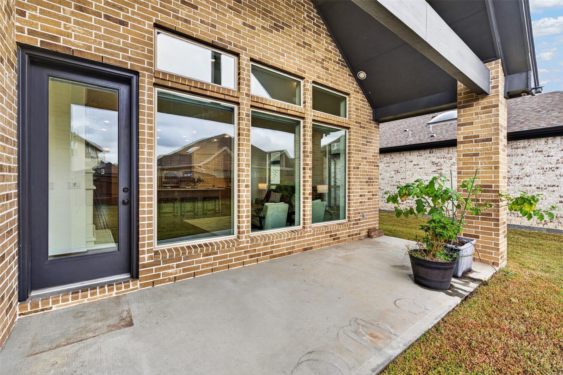 10706 Hazel Hills Drive, Cypress, TX 77433 A charming covered patio equipped with a ceiling fan creates the ultimate shaded outdoor haven for relaxing afternoons and hosting intimate dinner gatherings.