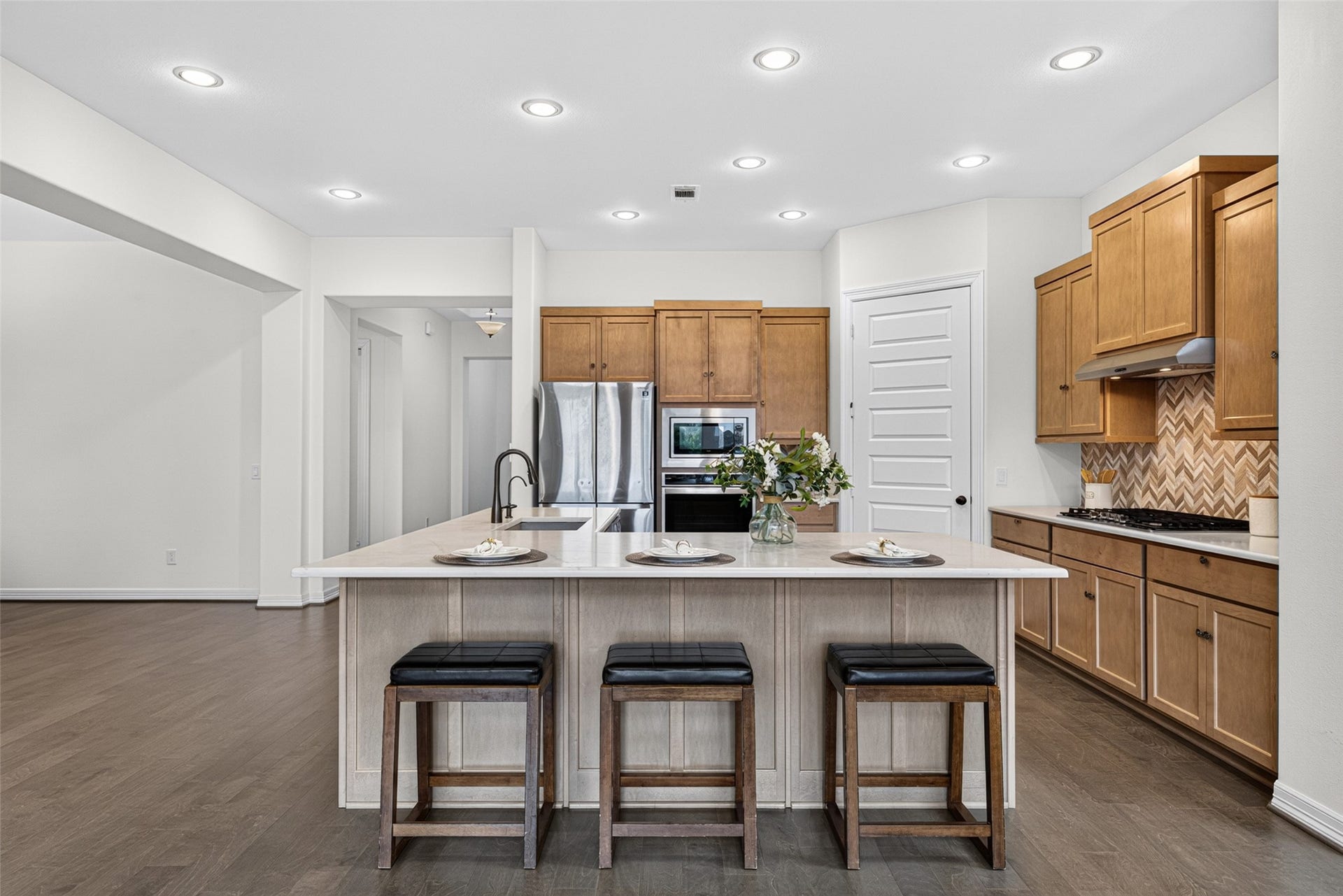 10706 Hazel Hills Drive, Cypress, TX 77433 Crafted as the central heart of the home, this light-filled kitchen seamlessly blends high-end style with everyday functionality.