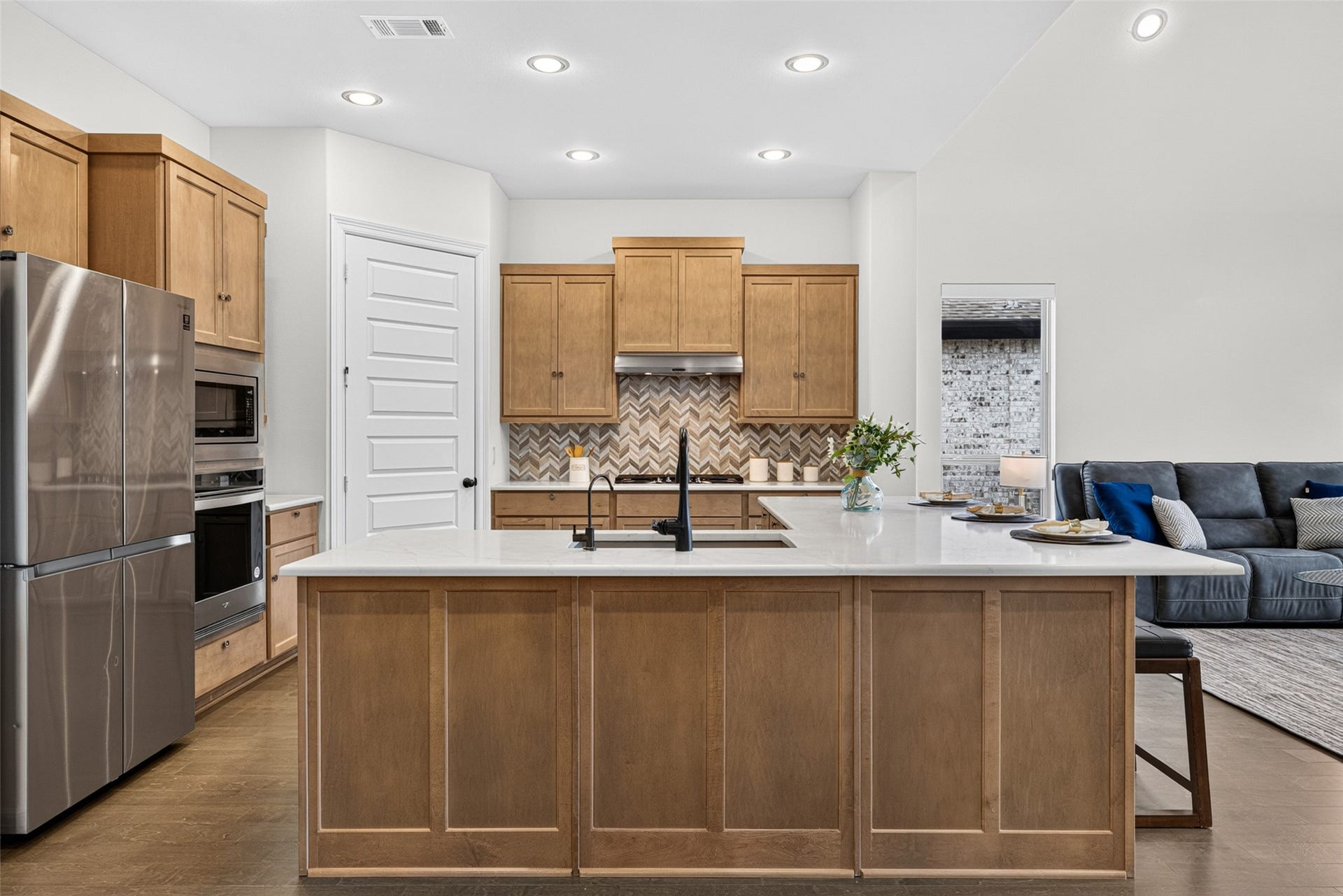 10706 Hazel Hills Drive, Cypress, TX 77433 Accentuated by a chic tile backsplash, this stylish backdrop adds a layer of timeless design and warmth to the entire room.
