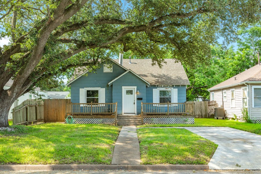 Property photo for 405 13th Avenue N, Texas City, TX
