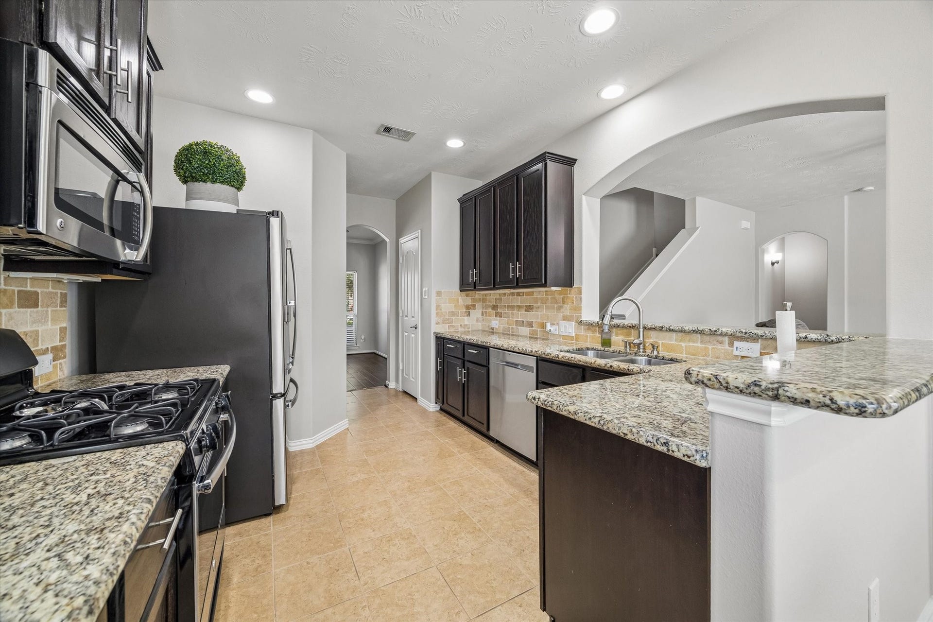 210 Chestnut Street, Baytown, TX 77520 210 Chestnut Street, Baytown, TX 77520
