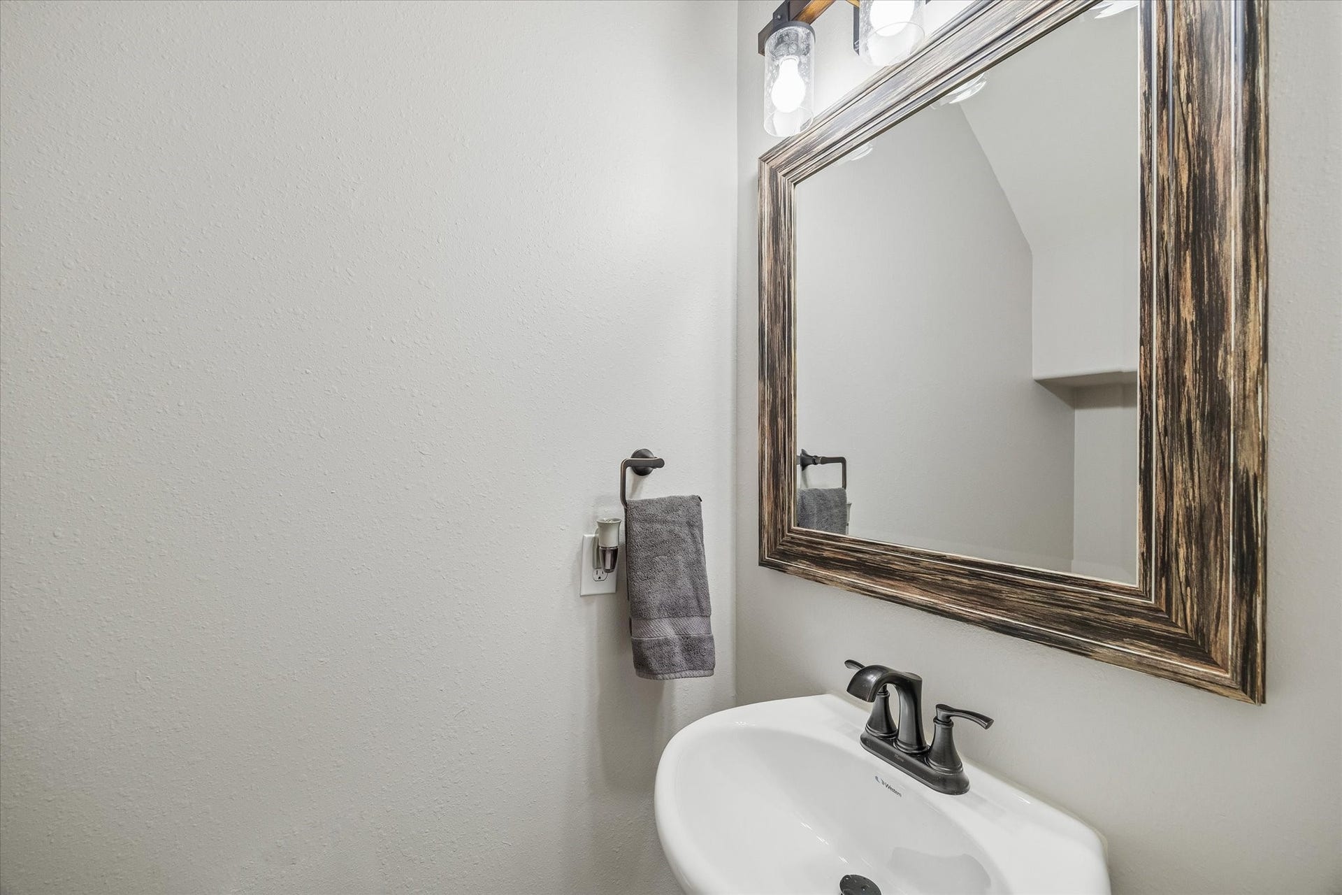 210 Chestnut Street, Baytown, TX 77520 210 Chestnut Street, Baytown, TX 77520
