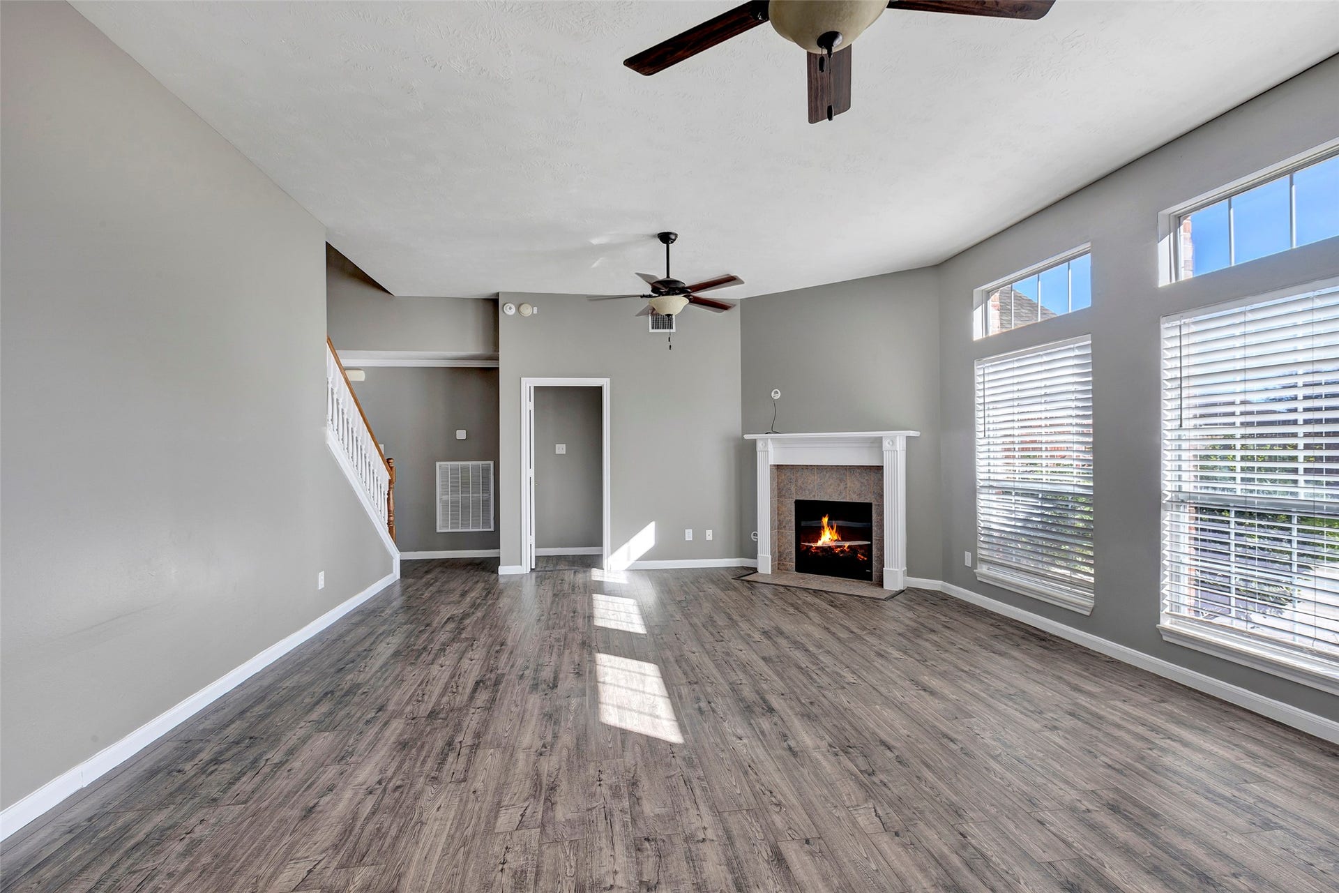 11514 Tara Place, Pearland, TX 77584 Family room features two ceiling fans