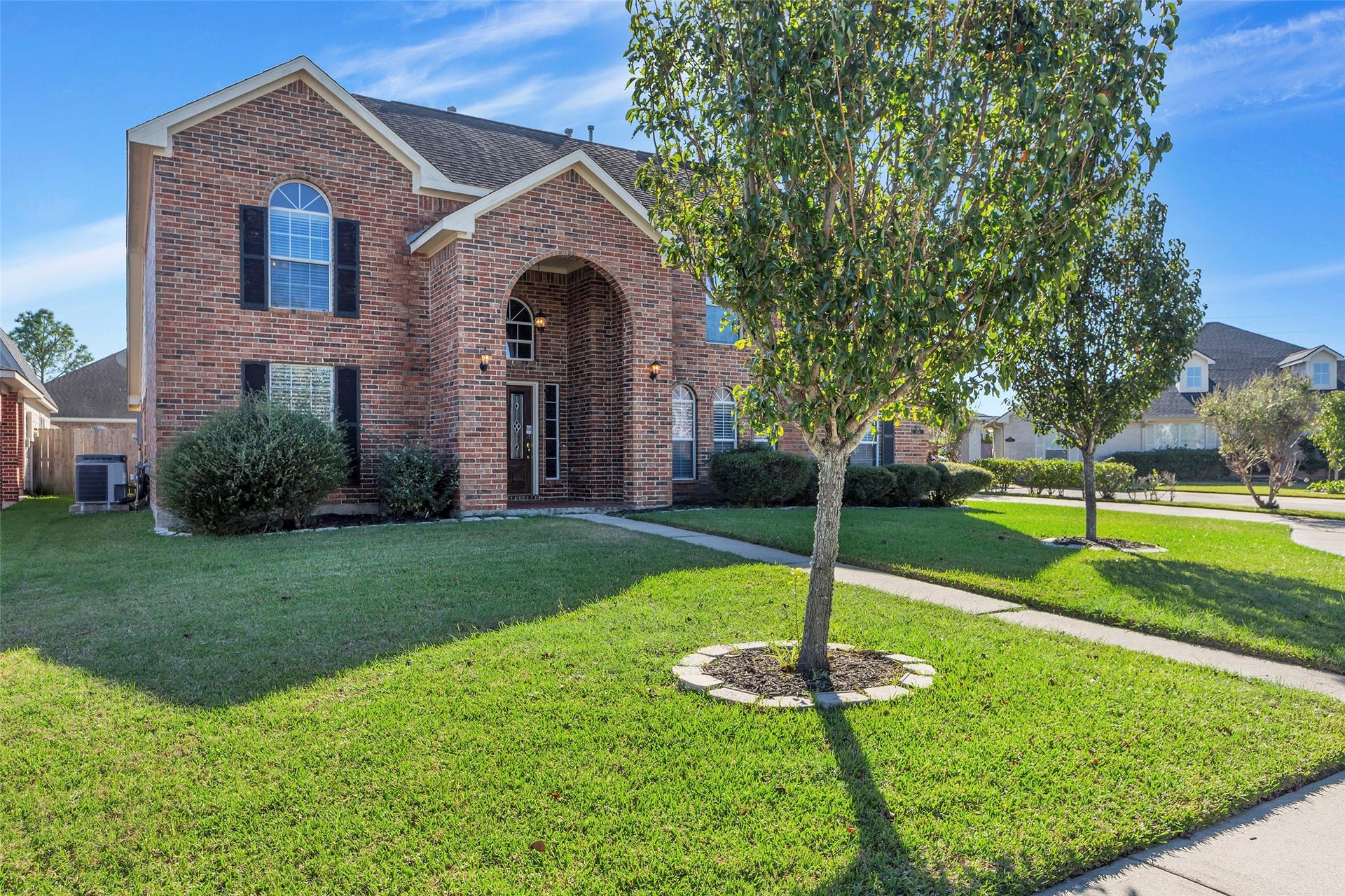 11514 Tara Place, Pearland, TX 77584 Beautiful lawn