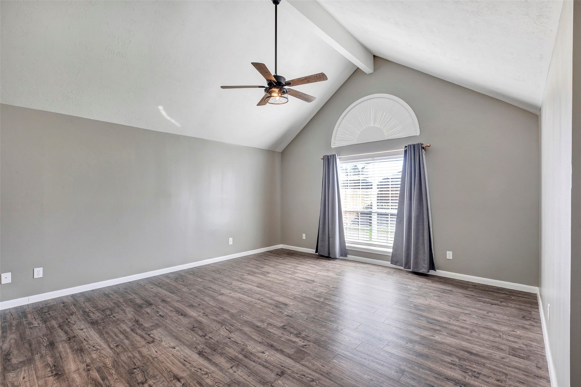 11514 Tara Place, Pearland, TX 77584 Primary bedroom room features a cathedral ceiling