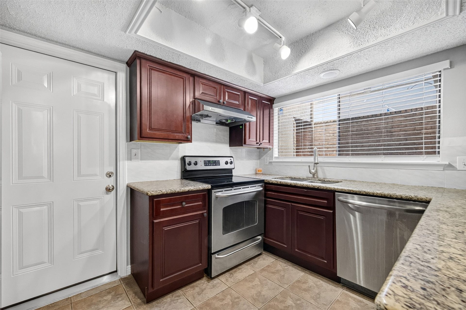 880 Tully Road, #44, Houston, TX 77079 REMODELED KITCHEN