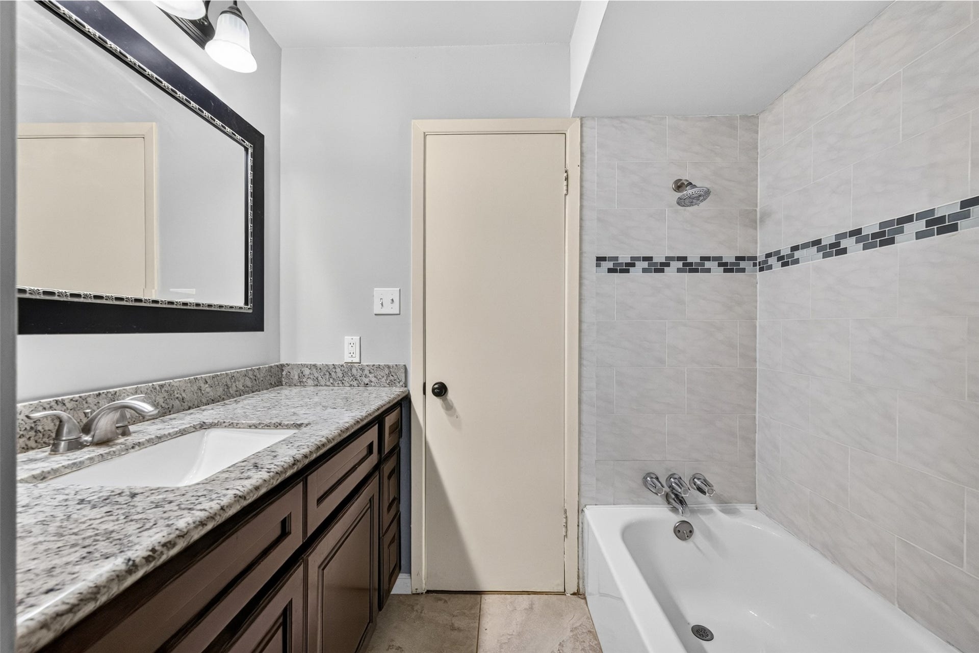 880 Tully Road, #44, Houston, TX 77079 Another Full Bath
