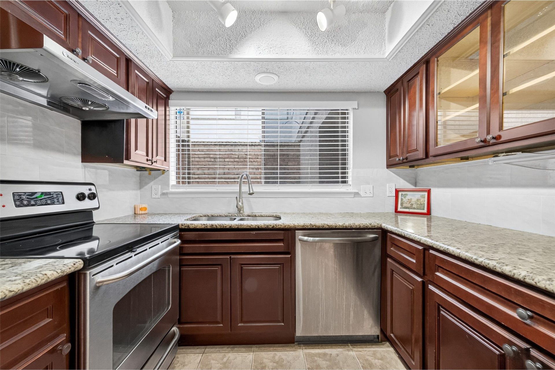 880 Tully Road, #44, Houston, TX 77079 REMODELED KITCHEN