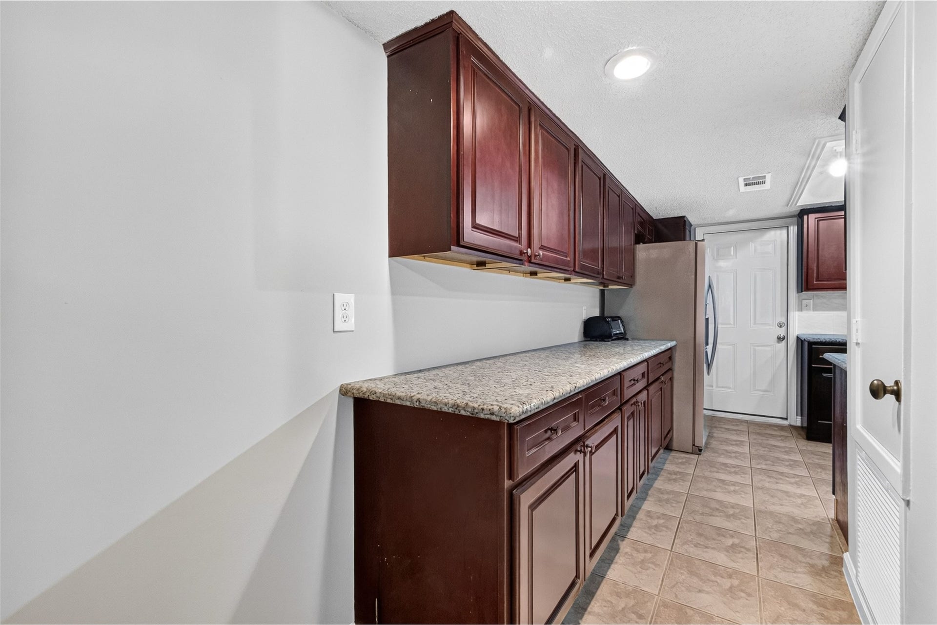 880 Tully Road, #44, Houston, TX 77079 REMODELED KITCHEN