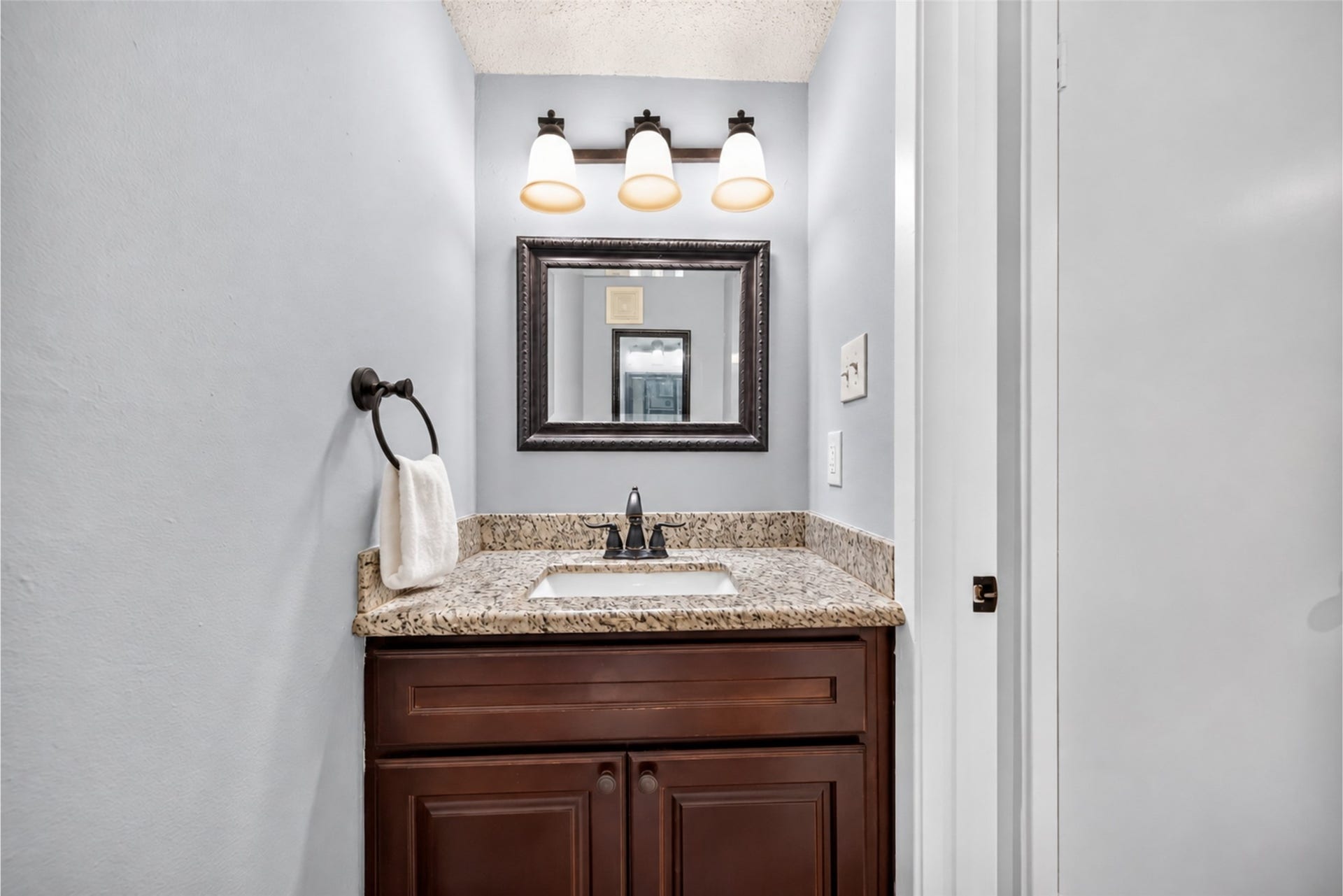 880 Tully Road, #44, Houston, TX 77079 HALF BATH-DOWNSTAIRS