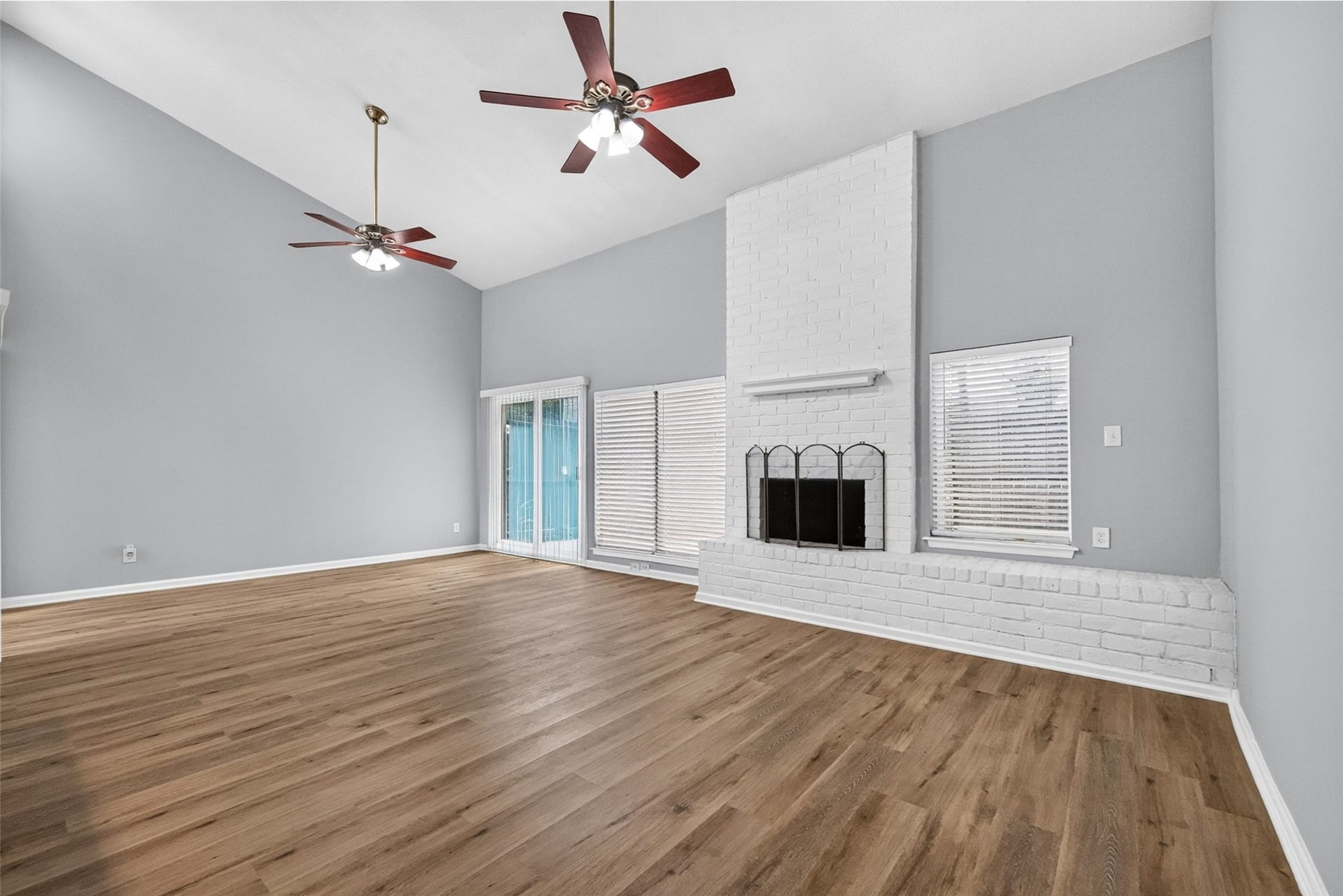 880 Tully Road, #44, Houston, TX 77079 LIVING ROOM