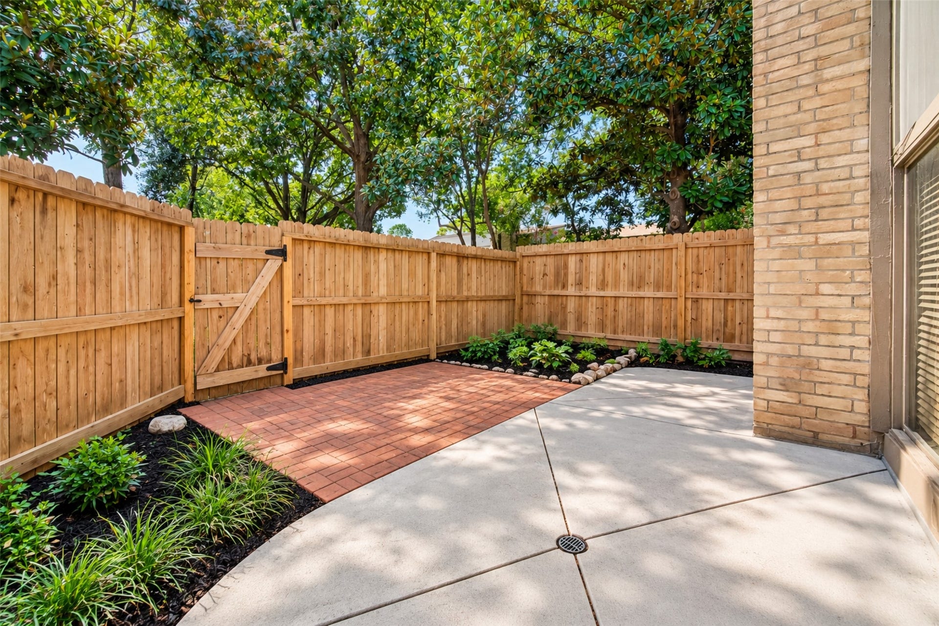 880 Tully Road, #44, Houston, TX 77079 Backyard