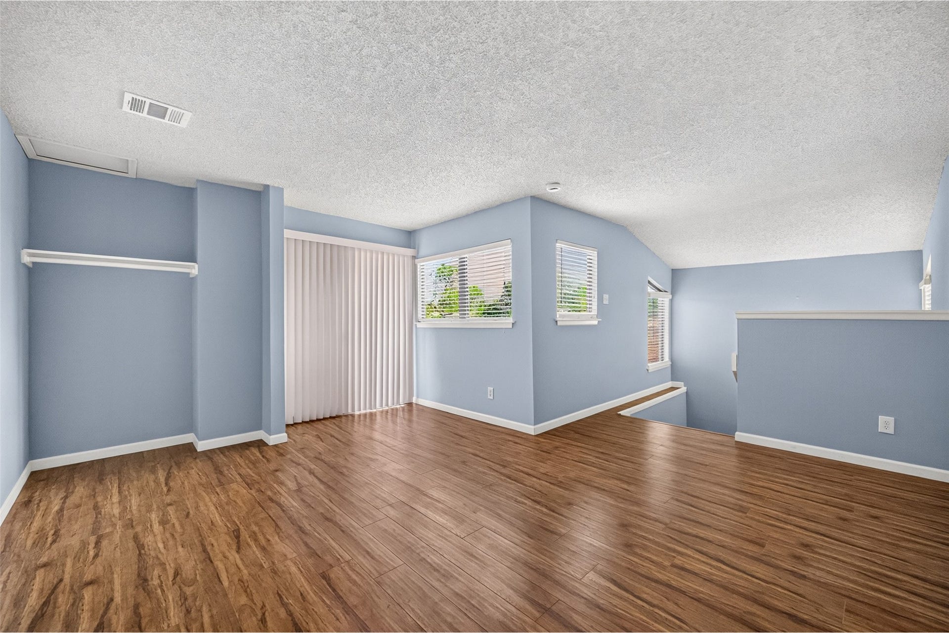880 Tully Road, #44, Houston, TX 77079 Living Area @ 3rd Floor