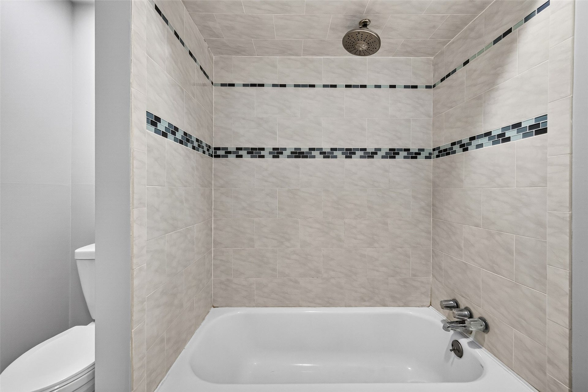 880 Tully Road, #44, Houston, TX 77079 Primary Bath