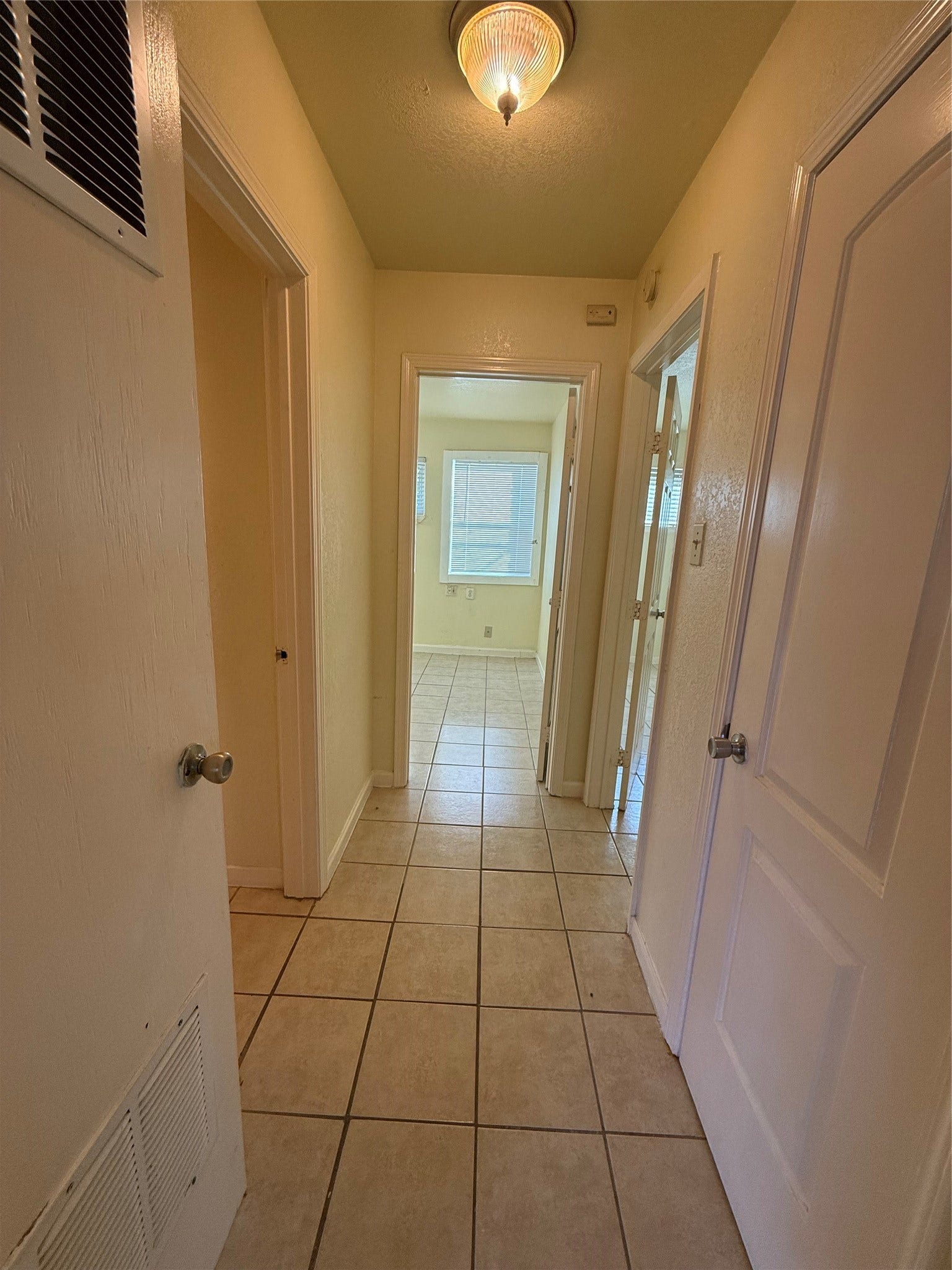3502 Campbell Street, #1, Houston, TX 77026 Hallway