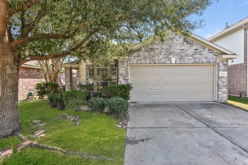 Property photo for 19811 Whispering Hollow Lane, Katy, TX