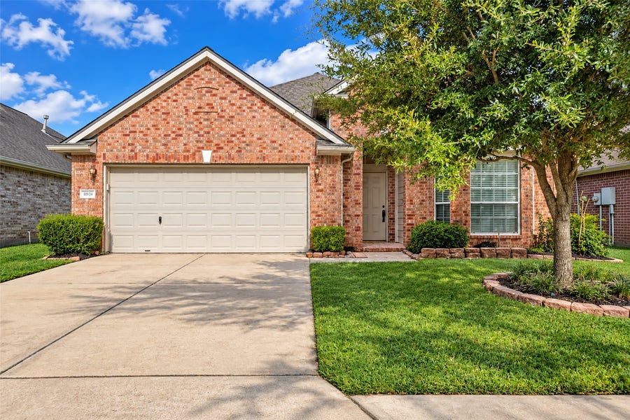 Property photo for 11934 Leaf Oak Drive, Houston, TX