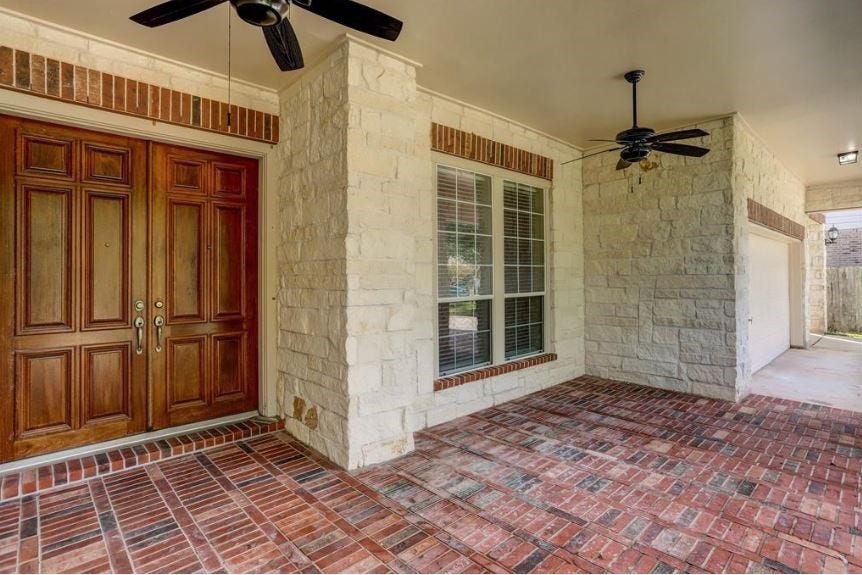 2722 Tahoe Basin, Missouri City, TX 77459 Front covered patio