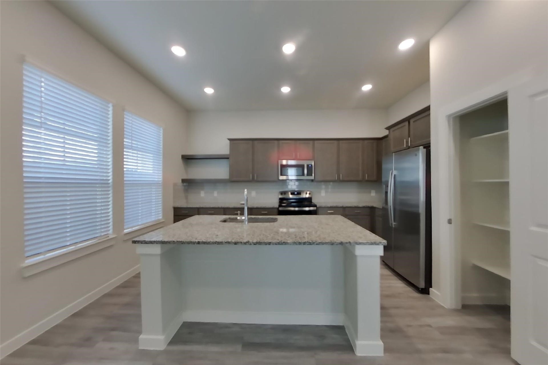9835 Willow Creek Commerce, #212, Tomball, TX 77375